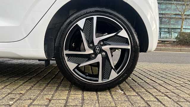 Hyundai I10 1.0 Premium Hatchback 5dr Petrol Manual Euro 6 (s/s) (67 ps) Atlas White