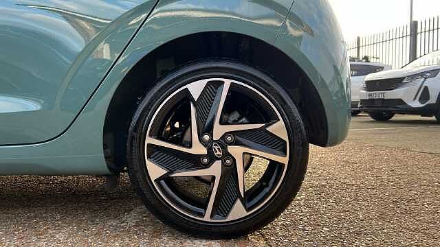 Hyundai i10 1.0 Premium Hatchback 5dr Petrol Manual Euro 6 (s/s) (67 ps)