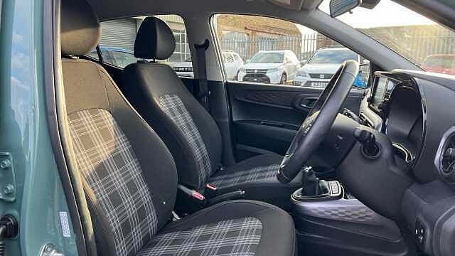 Hyundai i10 1.0 Premium Hatchback 5dr Petrol Manual Euro 6 (s/s) (67 ps)