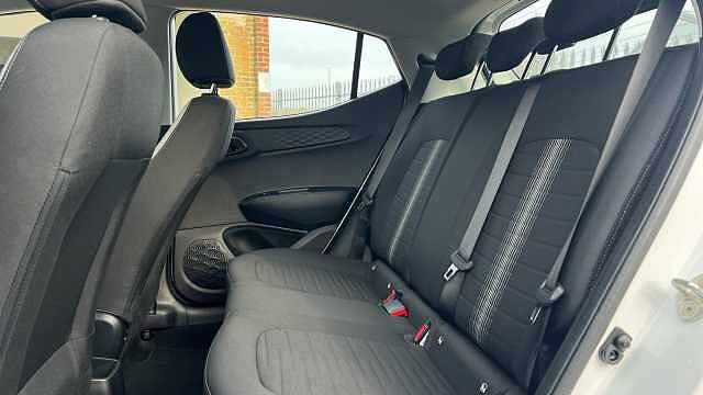 Hyundai i10 1.0 SE Connect Hatchback 5dr Petrol Manual Euro 6 (s/s) (67 ps)