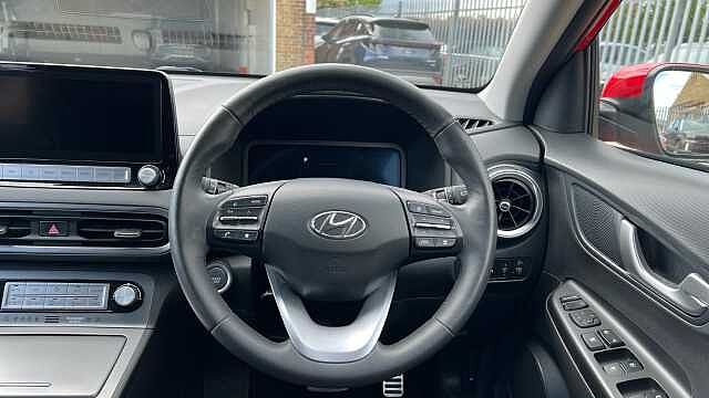 Hyundai KONA 64kWh Premium SUV 5dr Electric Auto (10.5kW Charger) (204 ps)