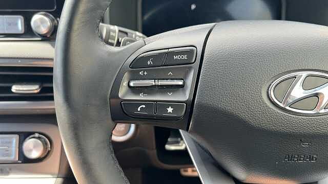 Hyundai KONA 64kWh Premium SUV 5dr Electric Auto (10.5kW Charger) (204 ps)