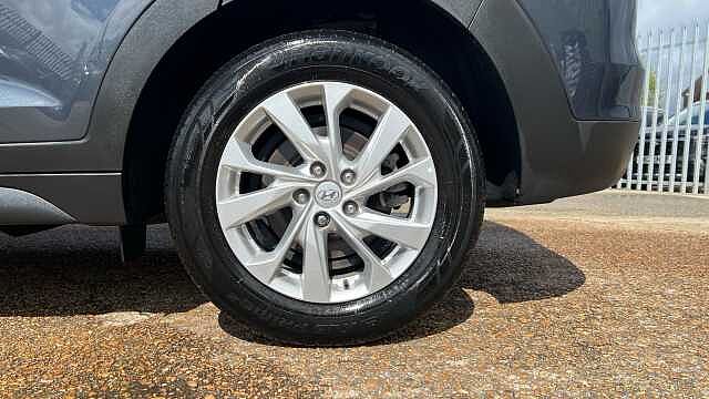 Hyundai TUCSON 1.6 CRDi MHEV SE Nav SUV 5dr Diesel Hybrid DCT Euro 6 (s/s) (136 ps)