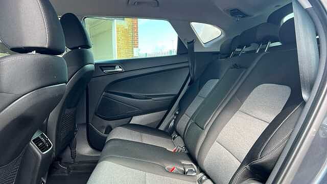 Hyundai TUCSON 1.6 CRDi MHEV SE Nav SUV 5dr Diesel Hybrid DCT Euro 6 (s/s) (136 ps)