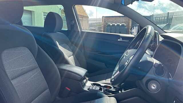 Hyundai TUCSON 1.6 CRDi MHEV SE Nav SUV 5dr Diesel Hybrid DCT Euro 6 (s/s) (136 ps)