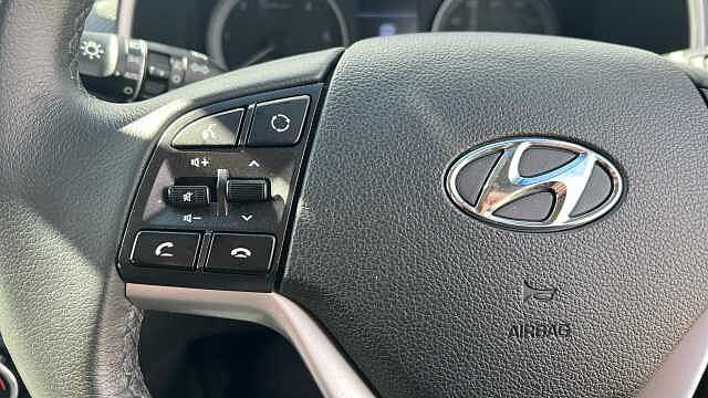 Hyundai TUCSON 1.6 CRDi MHEV SE Nav SUV 5dr Diesel Hybrid DCT Euro 6 (s/s) (136 ps)