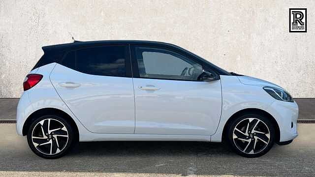 Hyundai i10 1.2 Premium Hatchback 5dr Petrol Manual Euro 6 (s/s) (84 ps)