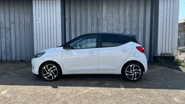 Hyundai i10 1.2 Premium Hatchback 5dr Petrol Manual Euro 6 (s/s) (84 ps)